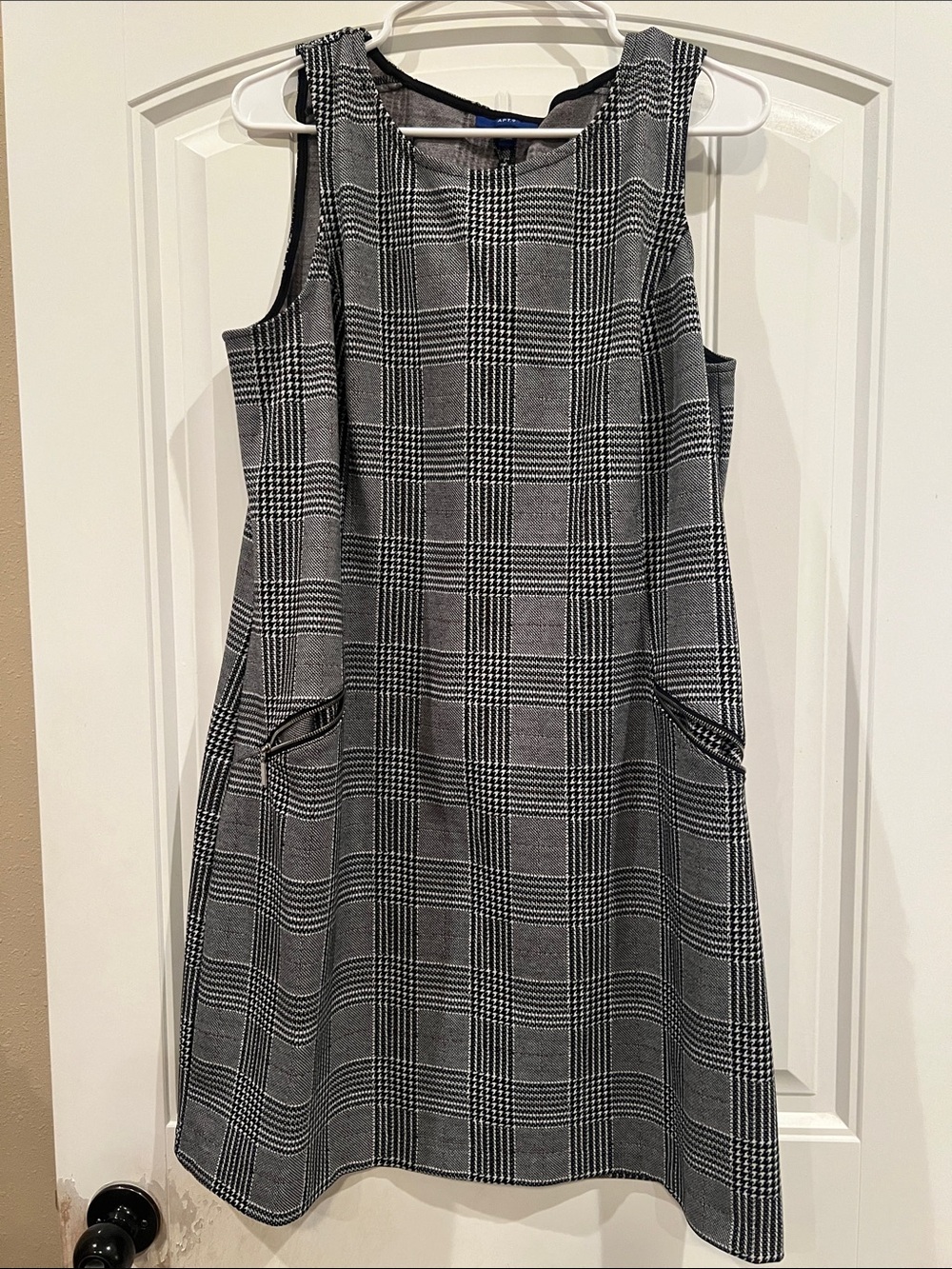 Apt. 9 Black and Gray Plaid Sleeveless Shift Dress with Pockets